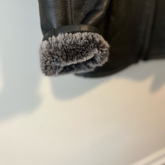 COPY - Men’s size 44 Overland Sheepskin Coat - Picture 11 of 13